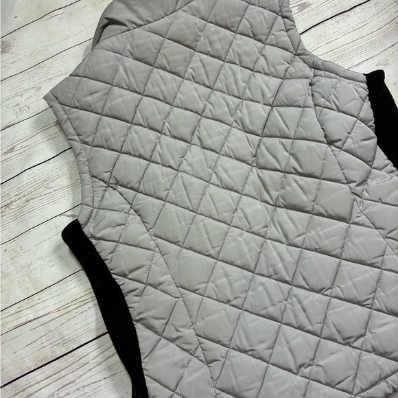 Women’s Large Sleeveless Andrew Marc Gray Quilted Vest Black Ribbed Stretch Trim - Picture 13 of 14